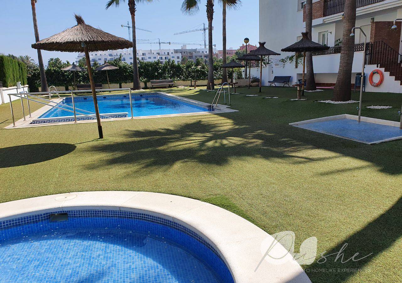 Ganze Wohnung, Ferienwohnung für 6 Personen mit Balkon/Terrasse in Playa Granada, Motril