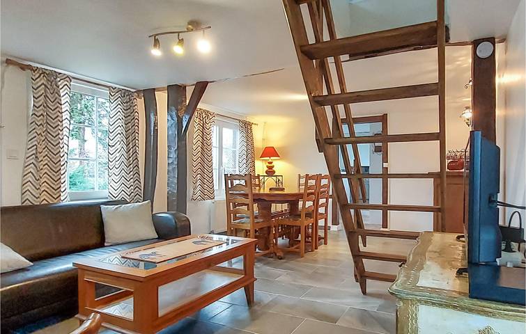 Acogedor apartamento con jardín, aparcamiento y WiFi in Berthouville, Región de Bernay