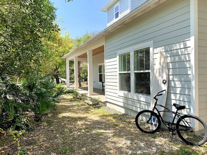 Vacation rental for 14 people, with yard and terrace as well as hot tub in Vilano Beach