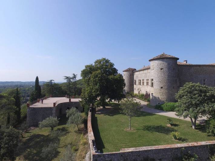 Chambre d’hôte pour 2 personnes, avec jardin ainsi que vue et piscine à Rousson