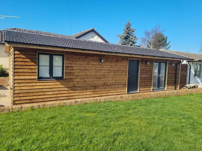 Cottage for 4 people, with terrace and hot tub as well as garden in Bedfordshire