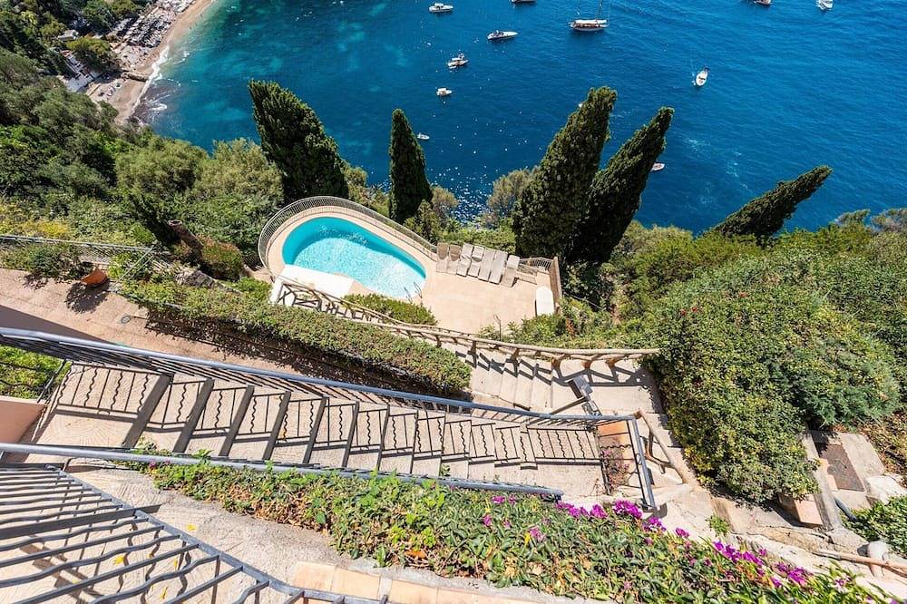 Entire apartment, Dreaming 2-beds Apartment With Panoramic Sea View in Cap-d'Ail, Nice region