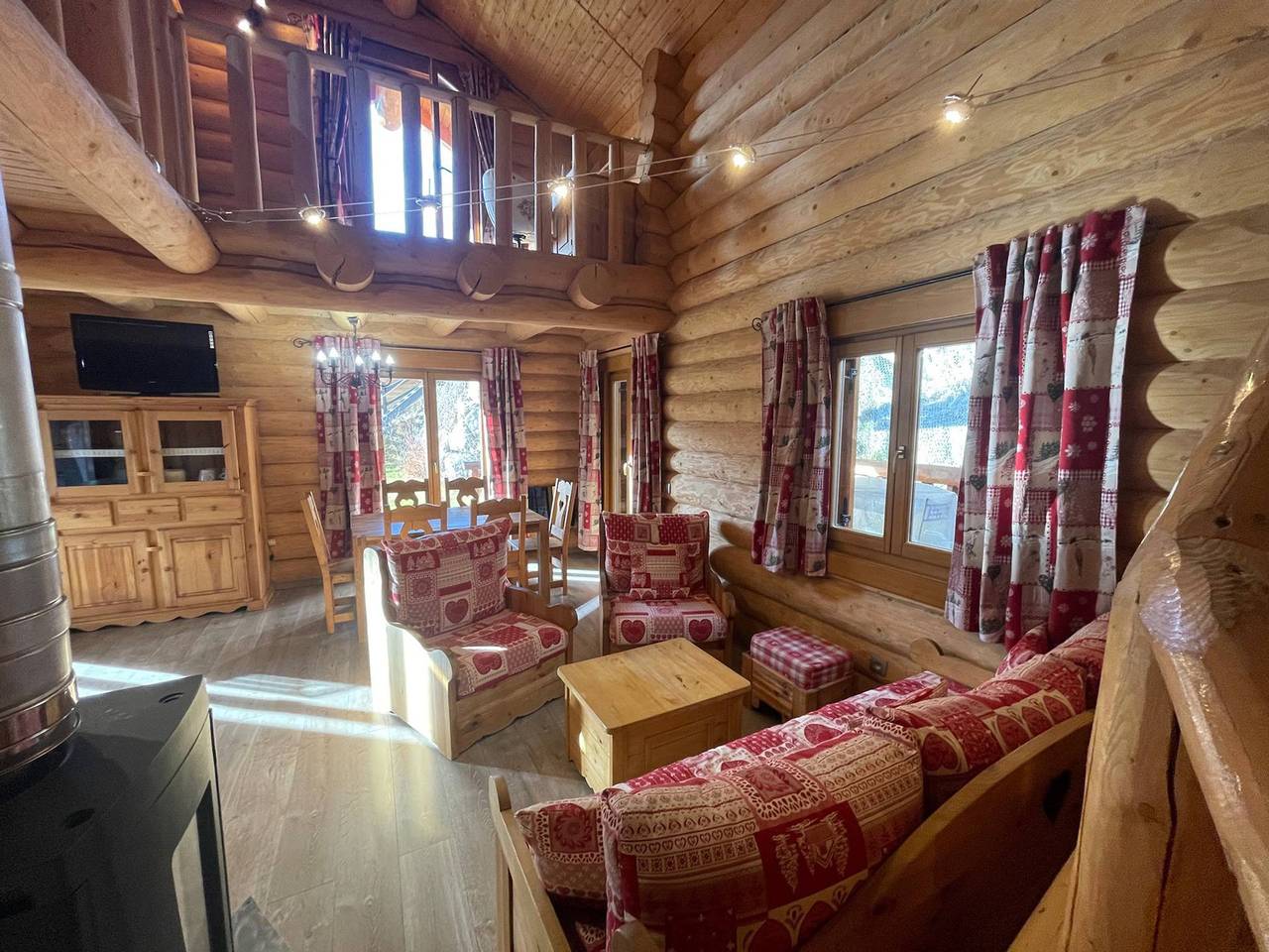 Superbes Leistungen: Chalet für 8, nah an der Gondelbahn, Sauna, Spa, Kamin, Panoramablick in Pra-Loup, Uvernet-Fours
