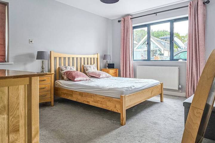 Stunning 5 Bed - Balcony, Garden and Sea Views in Poole, Poole Harbour