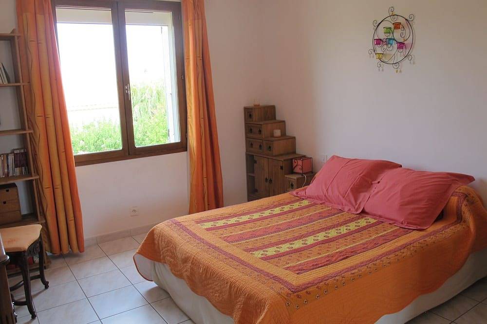 Villa, swimming pool, table tennis, near Mont Ventoux in Monteux, Vaucluse