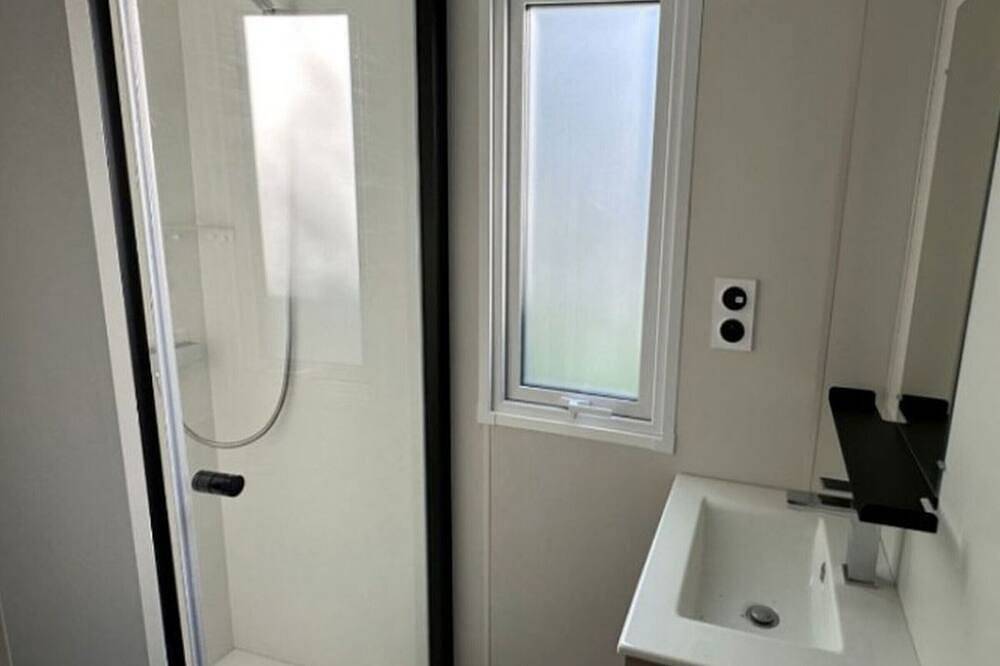 Cómodo mobil home con terraza en Challes-les-Eaux in Challes-les-Eaux, Chambéry region