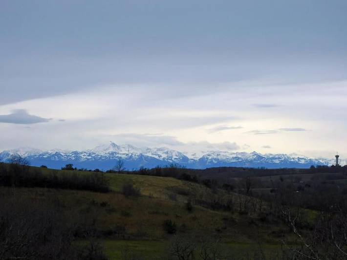 Maison de campagne pour 2 personnes, avec vue et terrasse, animaux acceptés à Lamazère