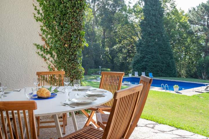 Chalet para 14 personas, con jardín además de piscina y terraza, Se admiten mascotas en Vizcaya - 2