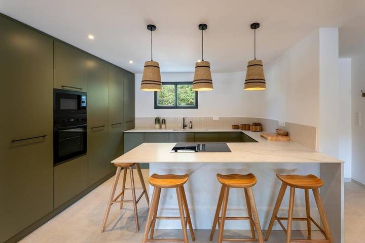 Location de vacances pour 8 personnes, avec jardin et piscine ainsi que terrasse et vue dans Plage de Saint Cyprien (Lecci) - 3