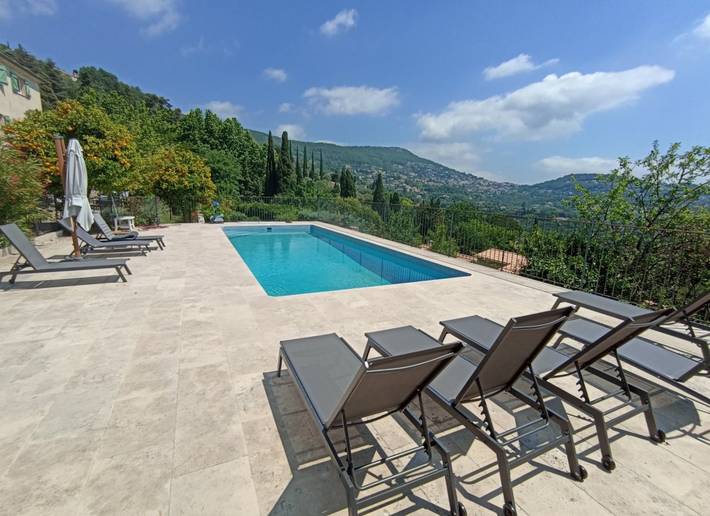Gîte pour 2 personnes, avec jardin ainsi que piscine et terrasse