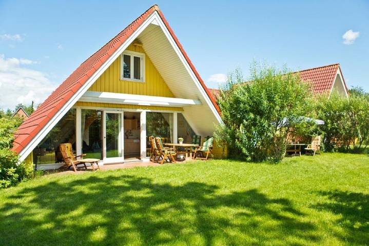Ferienwohnung für 2 Personen, mit Terrasse und Garten sowie Ausblick in Langenhorn