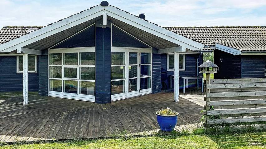 Ferienhaus für 8 Personen, mit Sauna und Whirlpool sowie Terrasse in Lolland
