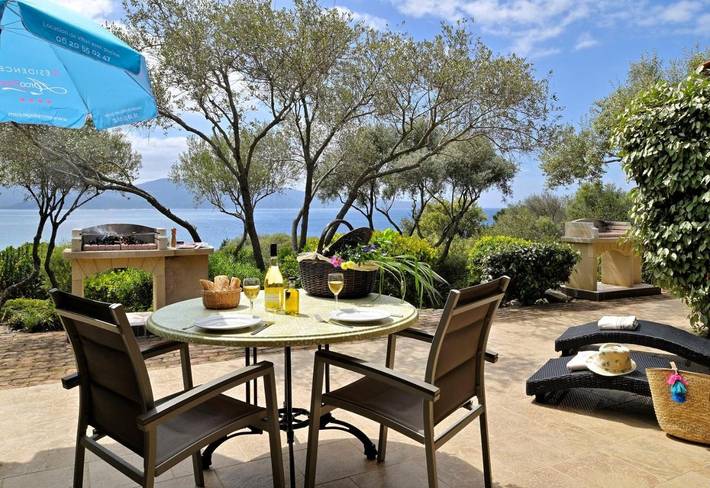 Maison de vacances pour 4 personnes, avec Jacuzzi et Terrasse ainsi que Jardin et Piscine