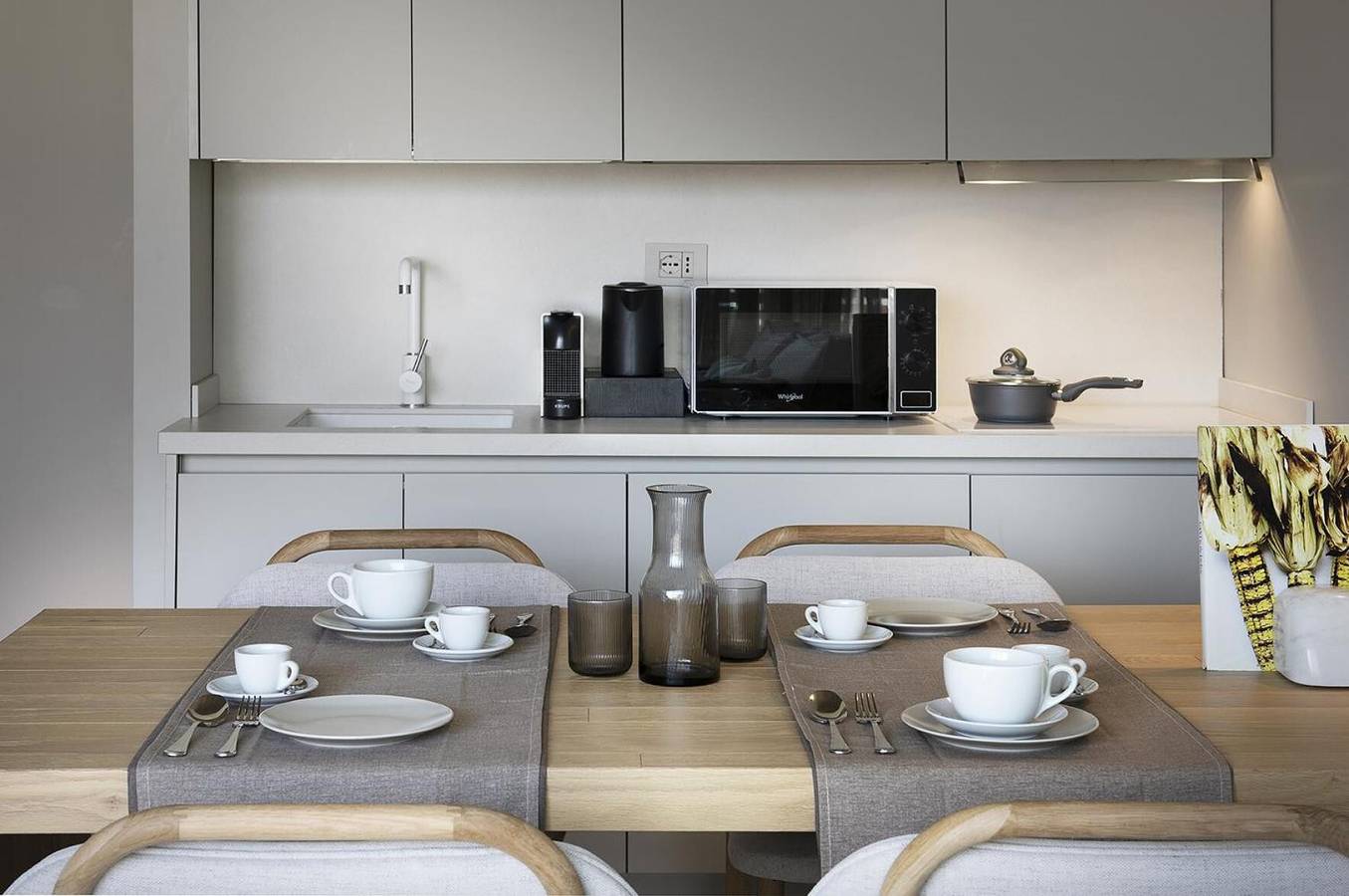 Ganze Wohnung, Apartment 'Palazzo Cordigero - Canale' mit Kanalblick, Wlan und Klimaanlage in Peschiera del Garda, Gardasee-Berge