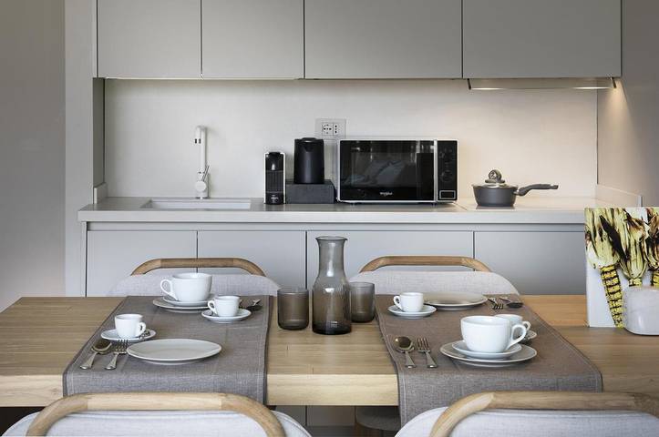 Entire apartment, Palazzo Cordigero - Canale Apartment with Canal View, Wi-Fi and Air Conditioning in Peschiera del Garda, Garda Mountains