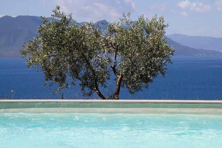Villa for 9 people, with garden, with pets in Aegina