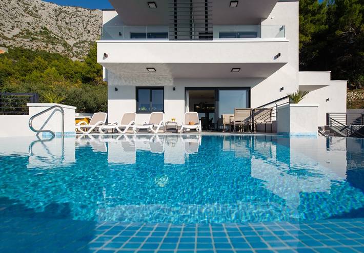 Ferienhaus für 8 Personen, mit Balkon/Terrasse und Garten sowie Pool an der Makarska Riviera