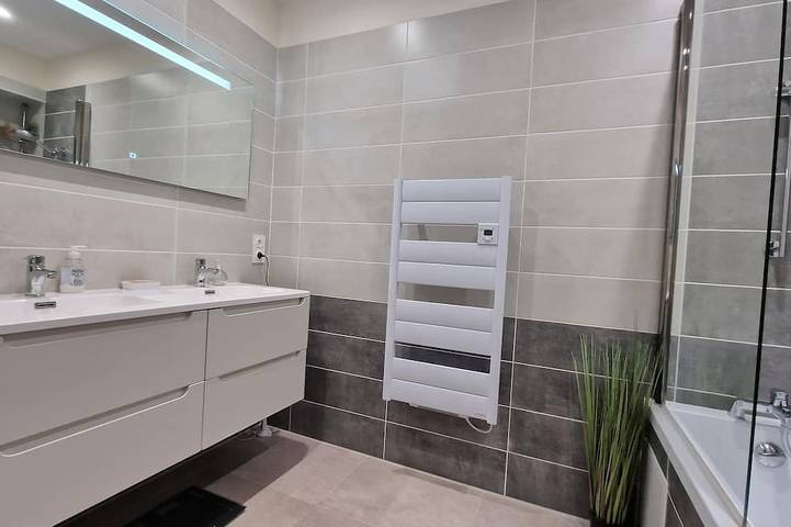 Ganze Wohnung, New top floor apartment with large terraces and breathtaking mountain views in Die, Parc naturel régional du Vercors