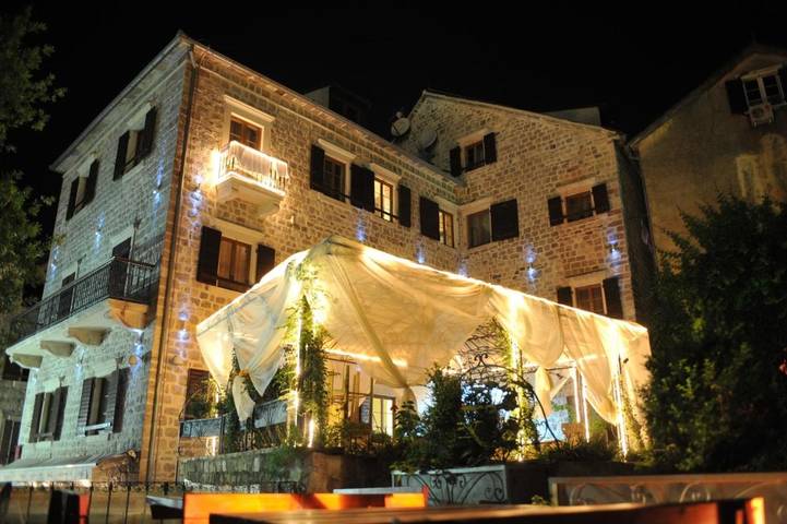 Hotel dla 4 osób, z jacuzzi i ogród oraz sauna w Kotor