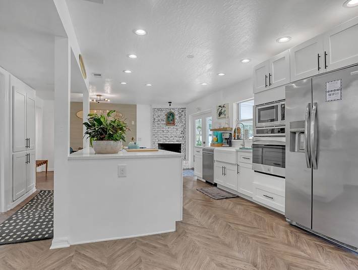 Vacation rental for 10 people, with yard and pool, with pets in Indian Harbour Beach