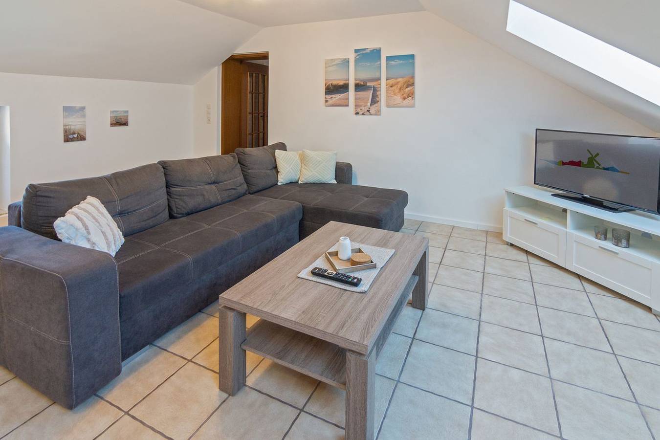 Ganze Wohnung, Gemütliche Oberwohnung Schlafdeich mit Sitzecke in freier Natur in Dornum, Landkreis Aurich