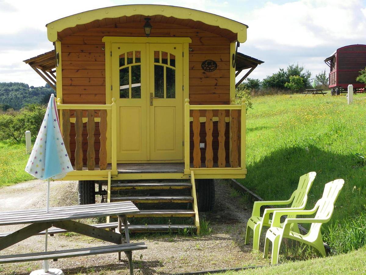 Wooden Caravan with Kitchenette in Brasparts, Région de Châteaulin