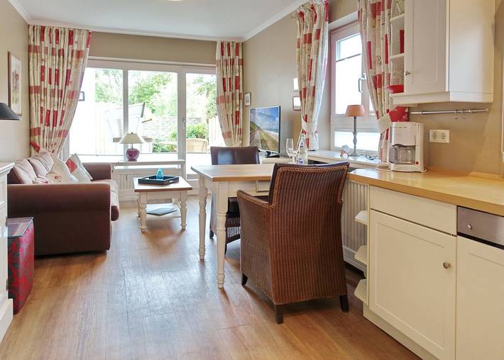 Ganze Wohnung, 2-Raum Appartement mit ca. 45m ² Nutzfläche im Erd- und Untergeschoss. in Nordfriesische Inseln (Schleswig-Holstein) (Schleswig-Holstein), Wenningstedt