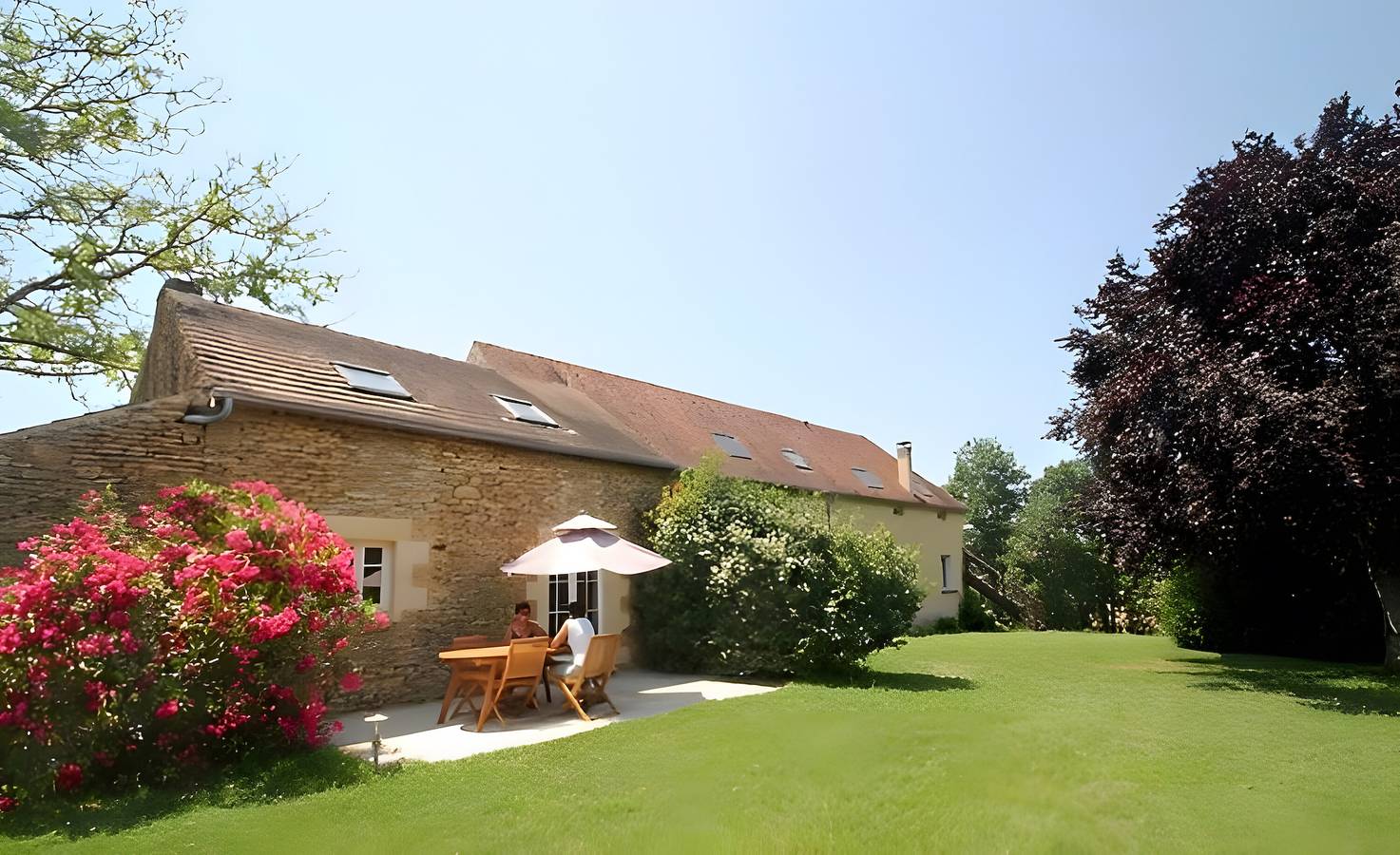Maison de vacances avec piscine partagée, Wi-Fi et climatisation in Saint-Geniès, Périgord Noir