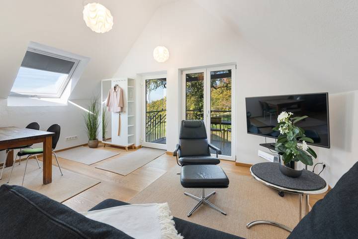 Ganze Wohnung, Apartment „Studio Süßenmühle“ mit Seeblick, privatem Garten und WLAN in FKK Badestrand Süßenmühle, Sipplingen