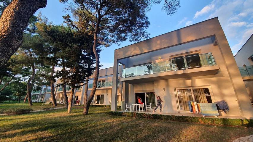 Ferienwohnung für 6 Personen, mit Sauna und Pool sowie Balkon/Terrasse in Biograd na Moru