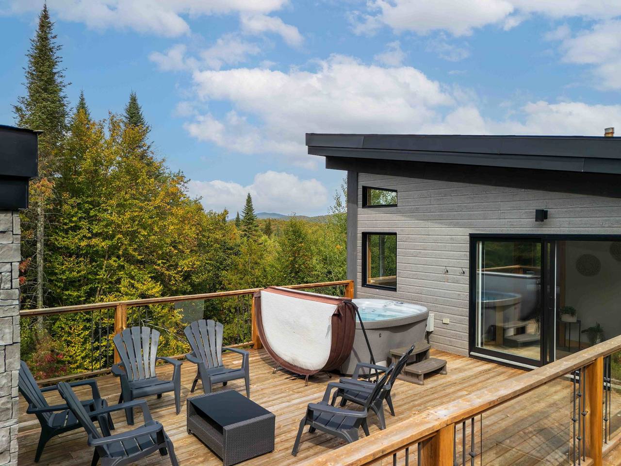 Modern Chalet w  Lake   Hot Tub in Lac-Supérieur, Quebec
