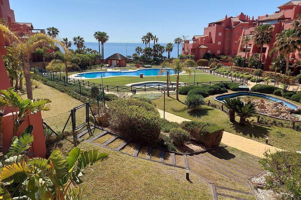 Entire apartment, Quiet and Luxurious Apartment on the Beach in Torrox Costa, Torrox