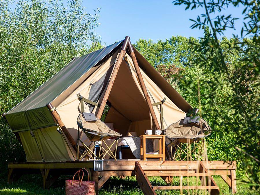 Camping Le Barutel - Tente 2 personnes - Emplacement Mooréa, tente canadienne - sans cuisine, sans sanitaires, sans eau courant et électricité in Meyras, Parc naturel régional des Monts d'Ardèche