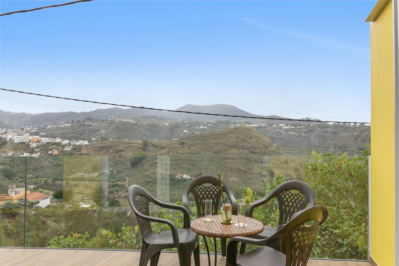 Casa Eloisa' avec vue sur les montagnes, terrasse privée et Wi-Fi in Lo Blanco, Teror