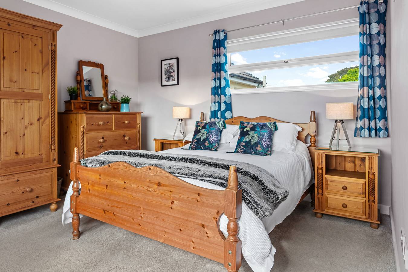 Entire apartment, St Helens Apartment 1 - Short Walk to Beach in Amroth, Pembrokeshire