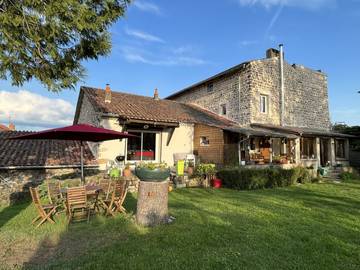 Gîte pour 6 personnes, avec jardin ainsi que terrasse et piscine dans Aulhat-Flat