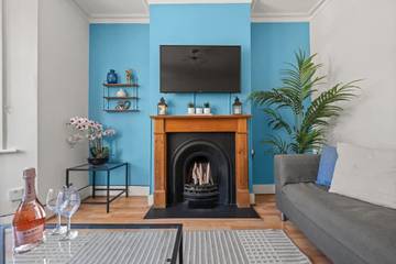 Holiday Rental for 9 People in Kingston upon Thames, London, Photo 1