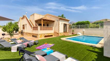 Gîte pour 7 personnes, avec piscine et jardin à Busot