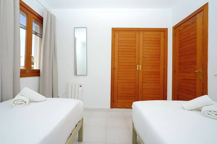Ferienwohnung für 6 Personen, mit Balkon und Terrasse sowie Garten in Ses Covetes - 4