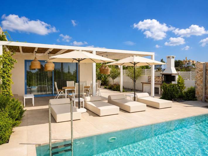 Villa for 6 people, with terrace and yard in Rhodes