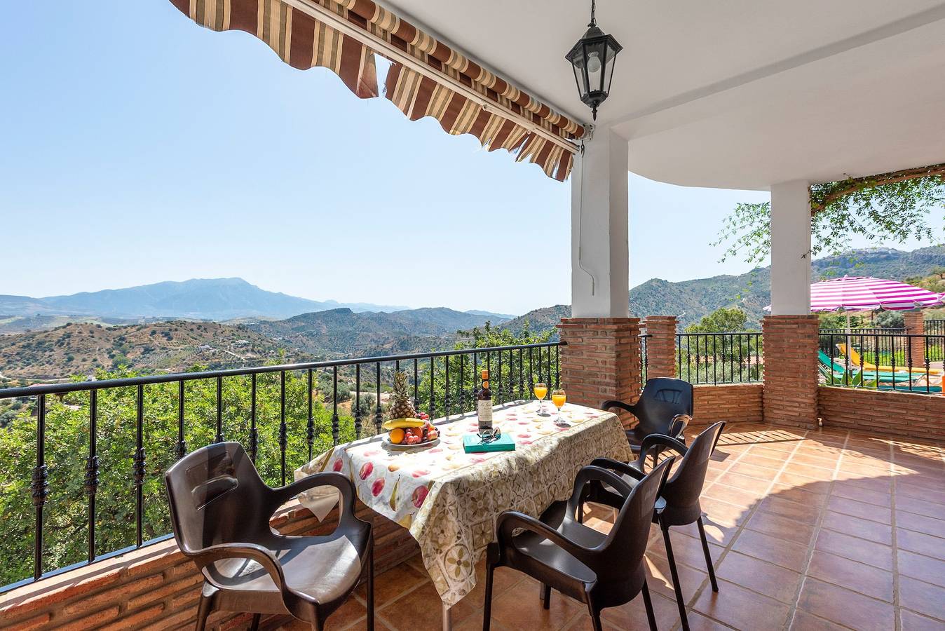 Chalet "El Mirador Del Abuelo" mit privatem Pool, 2 Terrassen und Wi-Fi in Comares, Málaga Provinz