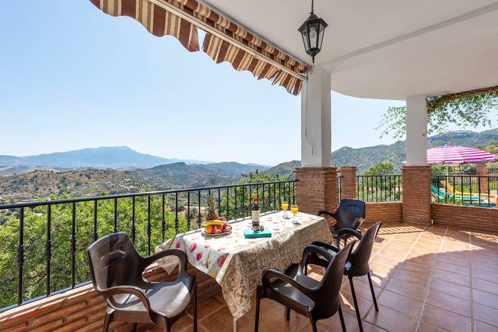 Chalet "El Mirador Del Abuelo" with Private Pool, 2 Terraces & Wi-Fi in Comares, Cordillera Penibética