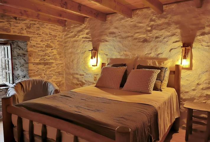 Location de vacances pour 5 personnes, avec vue et terrasse à Saint-Paul-la-Coste