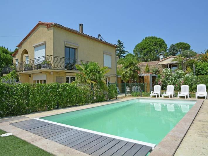 Villa pour 6 personnes, avec piscine et jardin ainsi que jacuzzi et balcon à Carcassonne