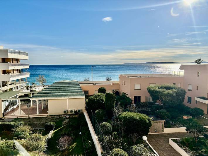 Gîte pour 6 personnes, avec terrasse et balcon/terrasse, adapté aux familles dans Plage Du Lavandou Le Lavandou - 2
