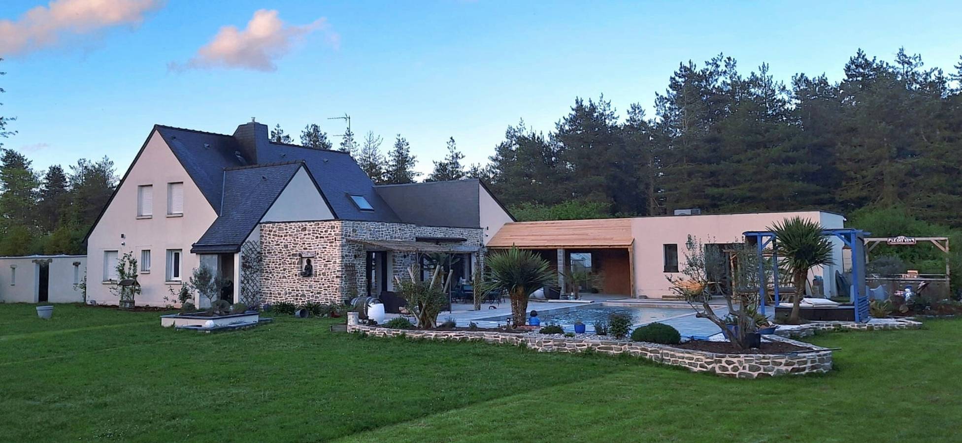 Villa d'exception avec piscine chauffée, jacuzzi et jardin privé au calme près de Rennes  in Laillé, Région de Redon
