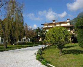 Charming 2BR Apartment with Pool & WiFi - Near Camaiore in Camaiore, Italian Riviera