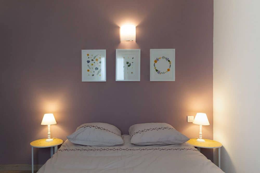 Villa with swimming pool, panoramic view of the luberon and wooded garden in Joucas, Regionaler Naturpark Luberon