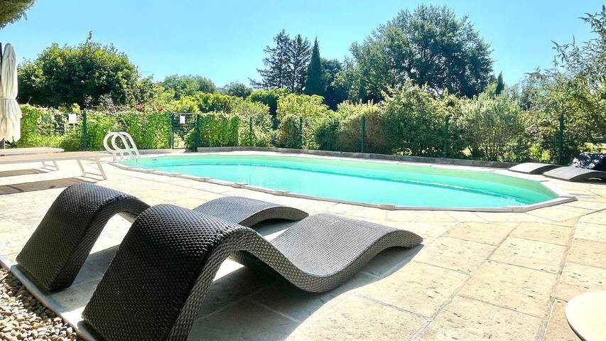 Location de vacances pour 10 personnes, avec Balcon et Terrasse ainsi que Jardin et Piscine à Cheval-Blanc - 2