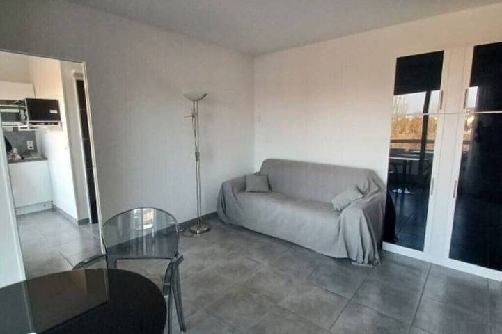 Ganze Wohnung, Studio with a view of the Allier River—balcony & parking—near Vichy in Bellerive-sur-Allier, Vichy und Umgebung